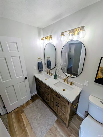 50577 King Richard Way, Granger, IN 46530