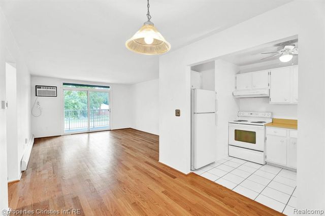 4909 Crooks Road D 4, Royal Oak, MI 48073