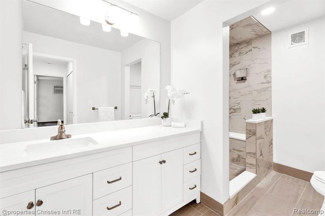 4909 Crooks Road D 4, Royal Oak, MI 48073