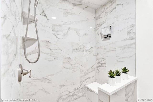 4909 Crooks Road D 4, Royal Oak, MI 48073