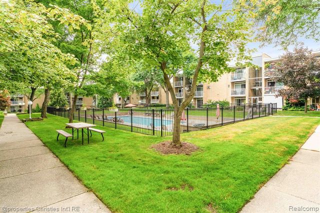 4909 Crooks Road D 4, Royal Oak, MI 48073