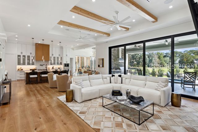 8 Woodside Cir, Okatie, SC 29909