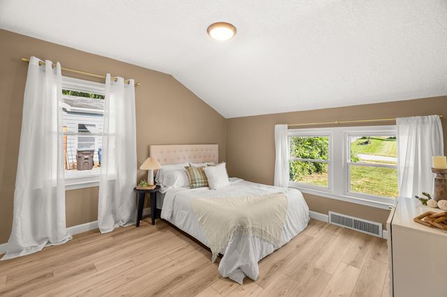 6116 Harwood Drive, Des Moines, IA 50312
