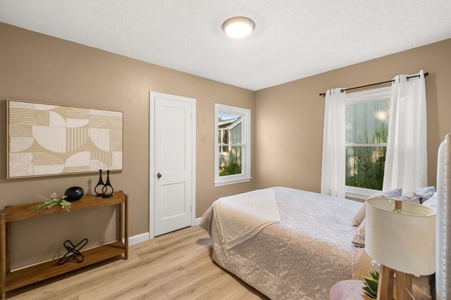6116 Harwood Drive, Des Moines, IA 50312