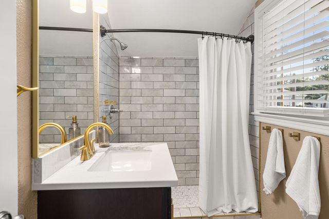 6116 Harwood Drive, Des Moines, IA 50312