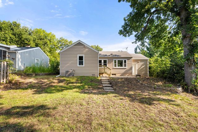 6116 Harwood Drive, Des Moines, IA 50312