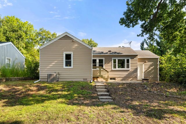 6116 Harwood Drive, Des Moines, IA 50312