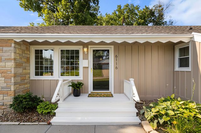 6116 Harwood Drive, Des Moines, IA 50312