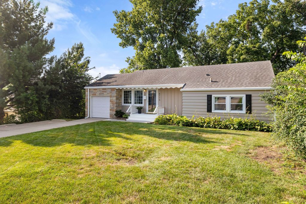 6116 Harwood Drive, Des Moines, IA 50312