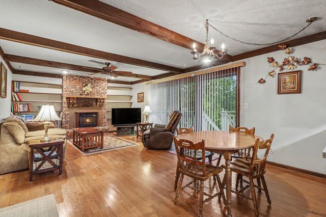 428 Pickwick Place, Valparaiso, IN 46385