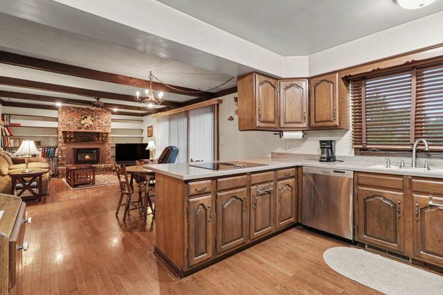 428 Pickwick Place, Valparaiso, IN 46385