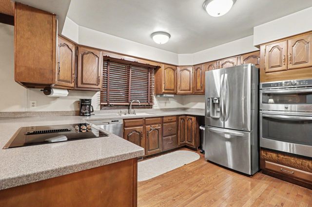 428 Pickwick Place, Valparaiso, IN 46385