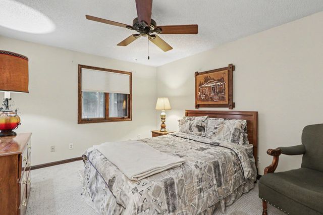 428 Pickwick Place, Valparaiso, IN 46385