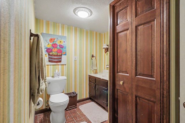 428 Pickwick Place, Valparaiso, IN 46385