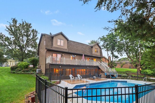 428 Pickwick Place, Valparaiso, IN 46385