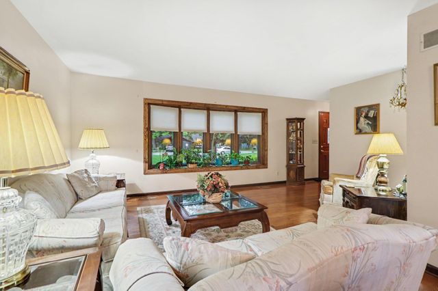 428 Pickwick Place, Valparaiso, IN 46385