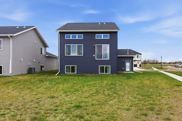 6716 66th Avenue S, Horace, ND 58047