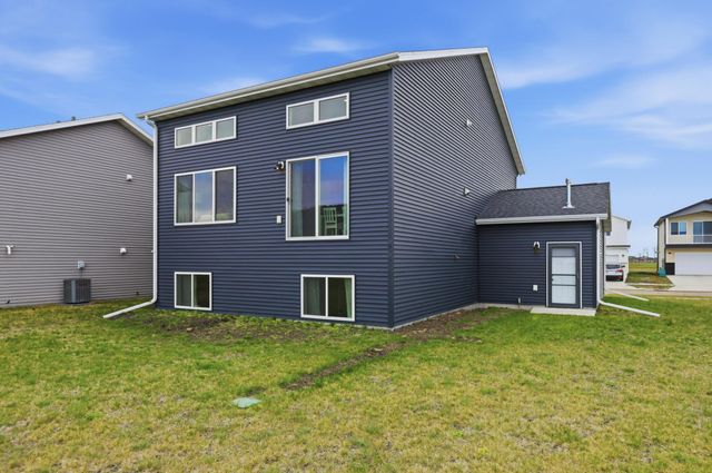 6716 66th Avenue S, Horace, ND 58047