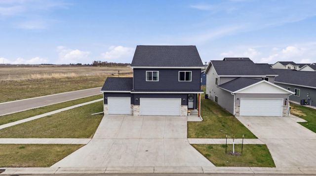6716 66th Avenue S, Horace, ND 58047