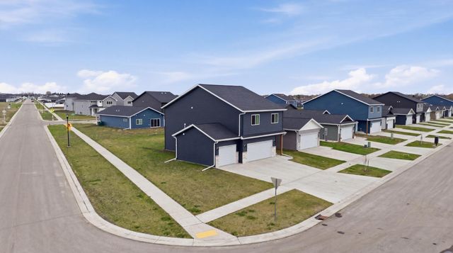 6716 66th Avenue S, Horace, ND 58047