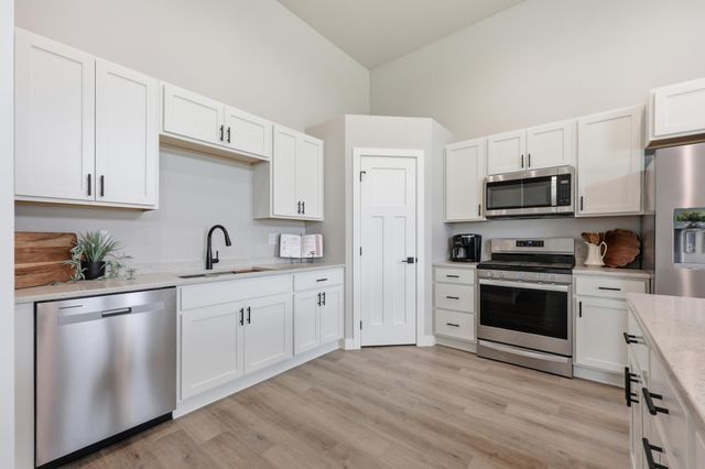 6716 66th Avenue S, Horace, ND 58047