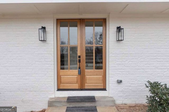 2372 Smokehouse Path, Lawrenceville, GA 30044