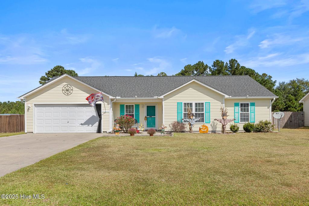521 Cherry Blossom Lane, Richlands, NC 28574