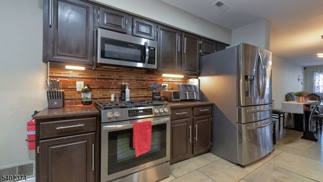 73 Laurelwood Ct, Rockaway Twp., NJ 07866