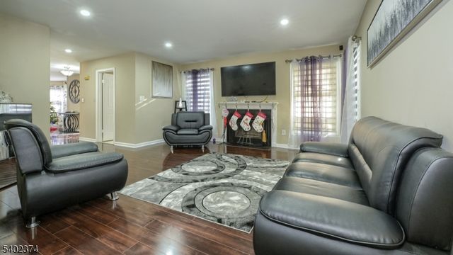 73 Laurelwood Ct, Rockaway Twp., NJ 07866