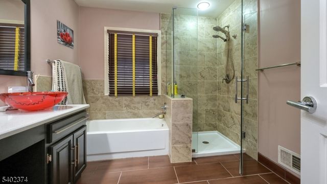 73 Laurelwood Ct, Rockaway Twp., NJ 07866