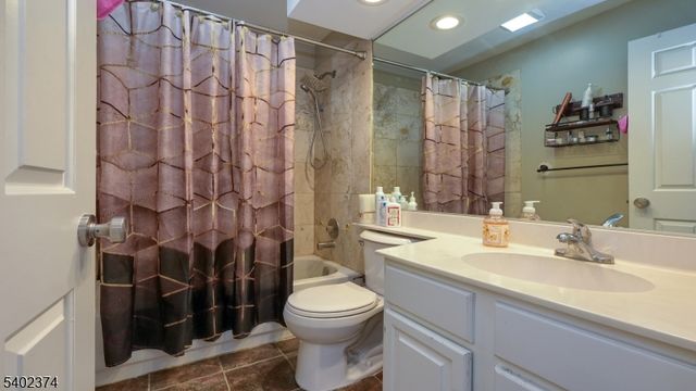 73 Laurelwood Ct, Rockaway Twp., NJ 07866