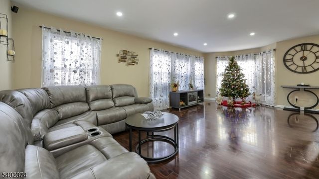 73 Laurelwood Ct, Rockaway Twp., NJ 07866