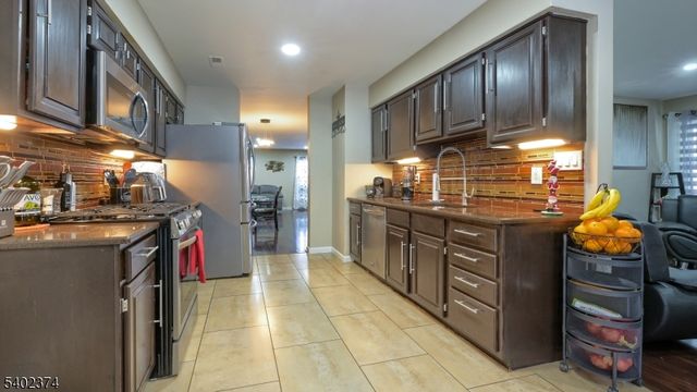 73 Laurelwood Ct, Rockaway Twp., NJ 07866