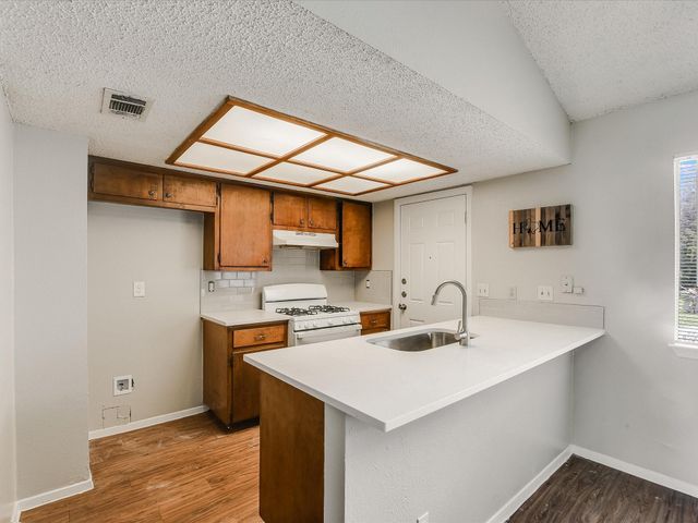403 Janis A, Georgetown, TX 78628
