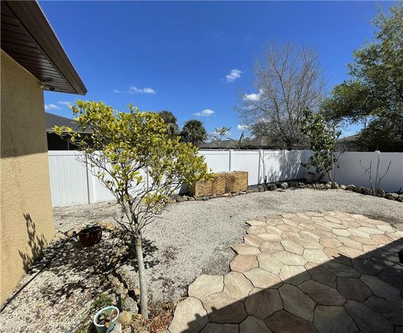 511 SW 7th PL, Cape Coral, FL 33991