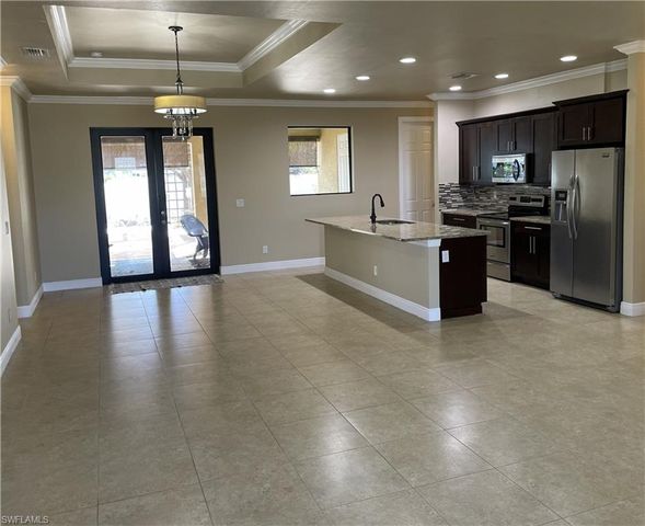 511 SW 7th PL, Cape Coral, FL 33991