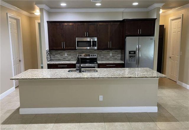 511 SW 7th PL, Cape Coral, FL 33991