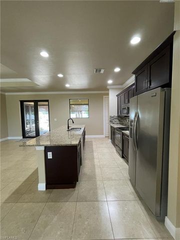 511 SW 7th PL, Cape Coral, FL 33991