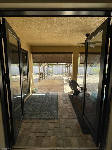 511 SW 7th PL, Cape Coral, FL 33991