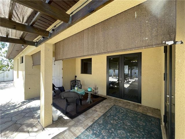 511 SW 7th PL, Cape Coral, FL 33991
