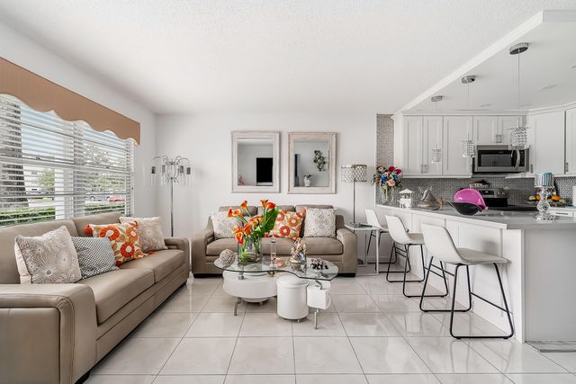 1012 Lincoln A, Boca Raton, FL 33434