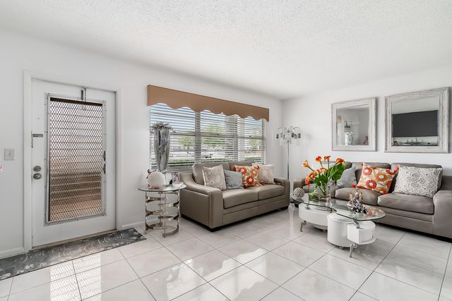 1012 Lincoln A, Boca Raton, FL 33434