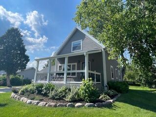 402 E Calumet ROAD, Fox Point, WI 53217