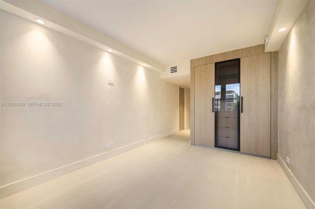 2301 Collins Ave 526, Miami Beach, FL 33139