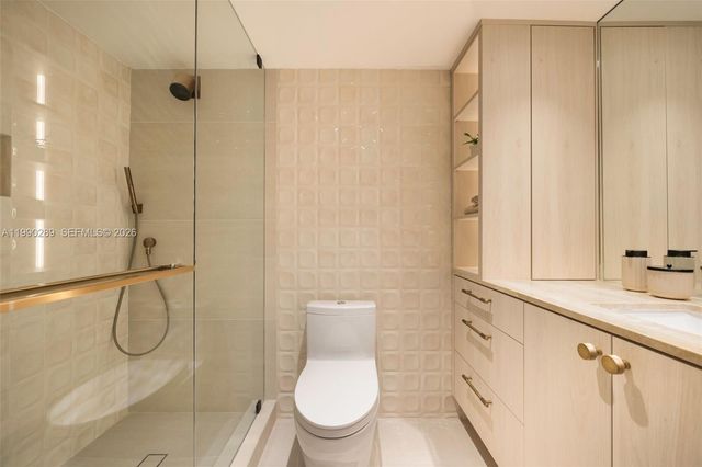 2301 Collins Ave 526, Miami Beach, FL 33139