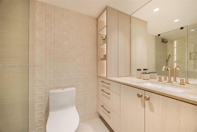 2301 Collins Ave 526, Miami Beach, FL 33139