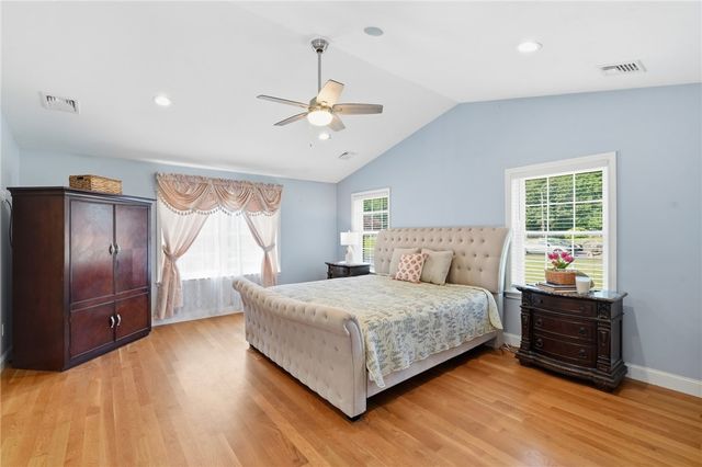 10 Stirling Drive, Glocester, RI 02857