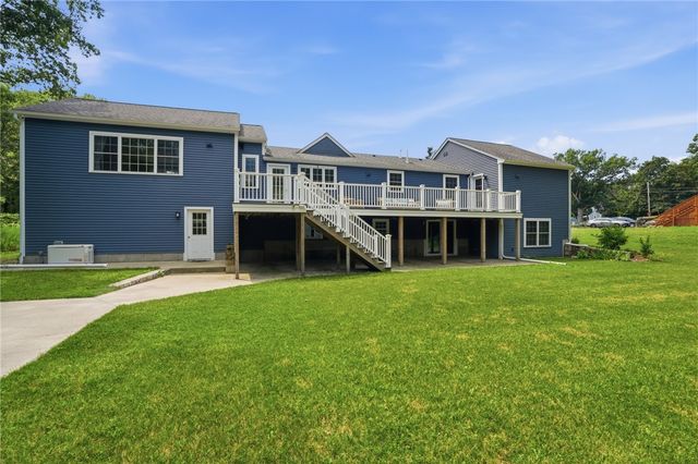 10 Stirling Drive, Glocester, RI 02857