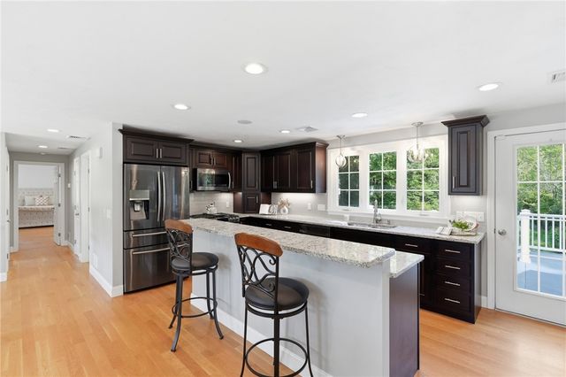 10 Stirling Drive, Glocester, RI 02857