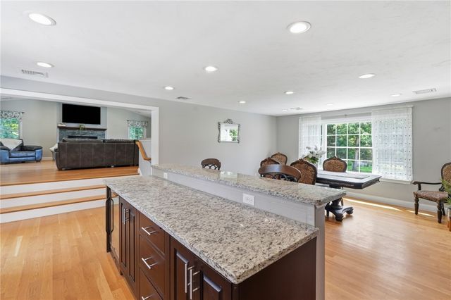 10 Stirling Drive, Glocester, RI 02857